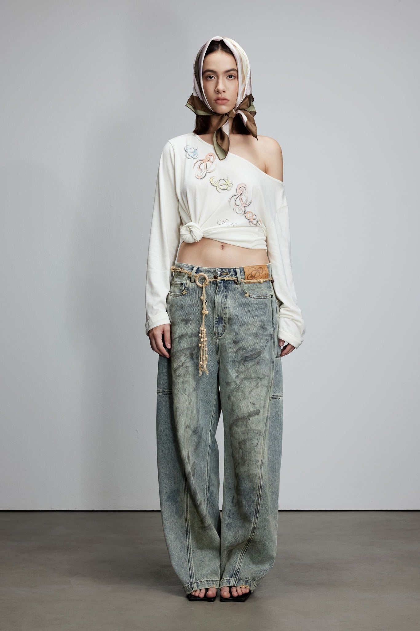 Colorful LOGO lazy off-the-shoulder long-sleeved top