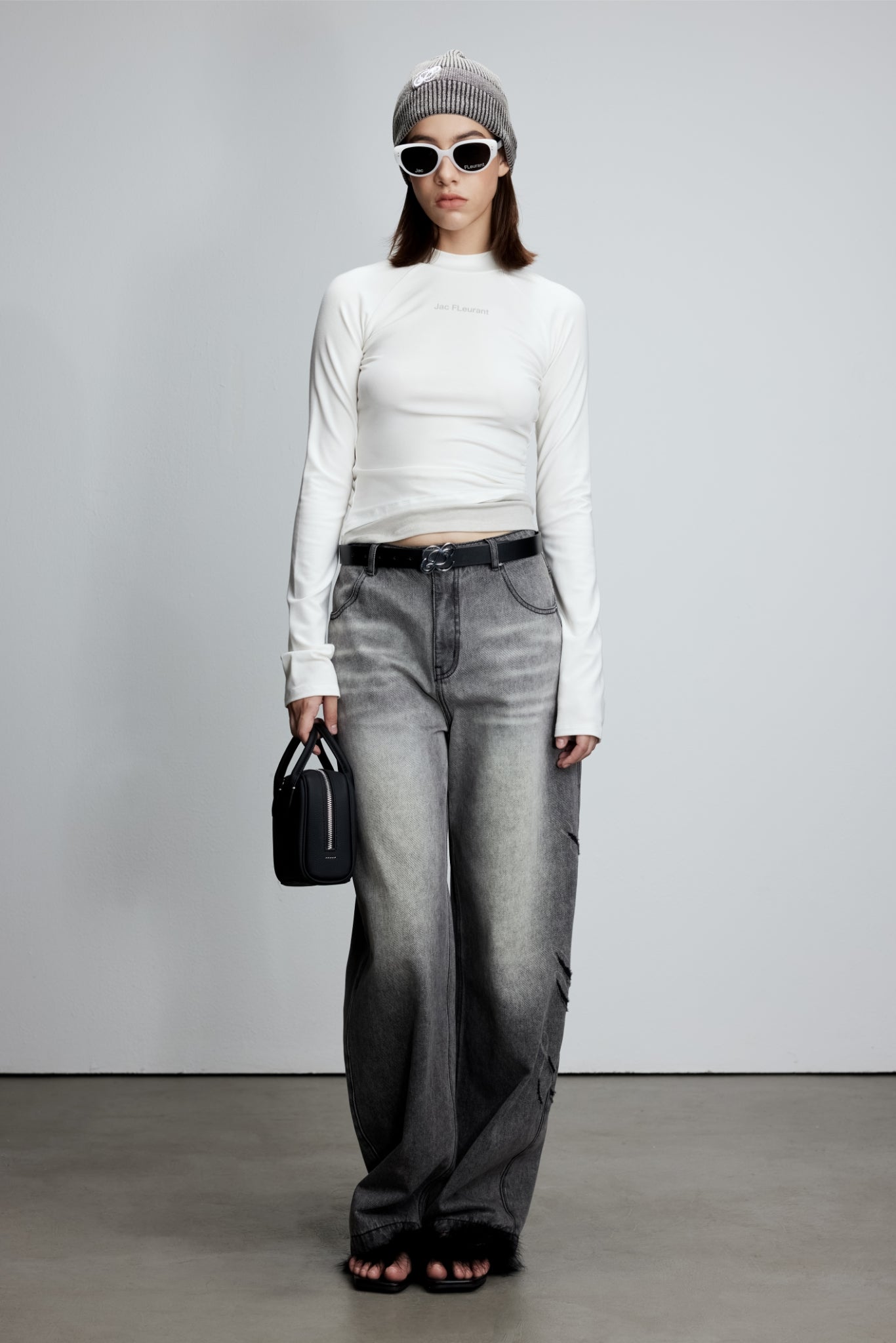 Burnout Text Jeans
