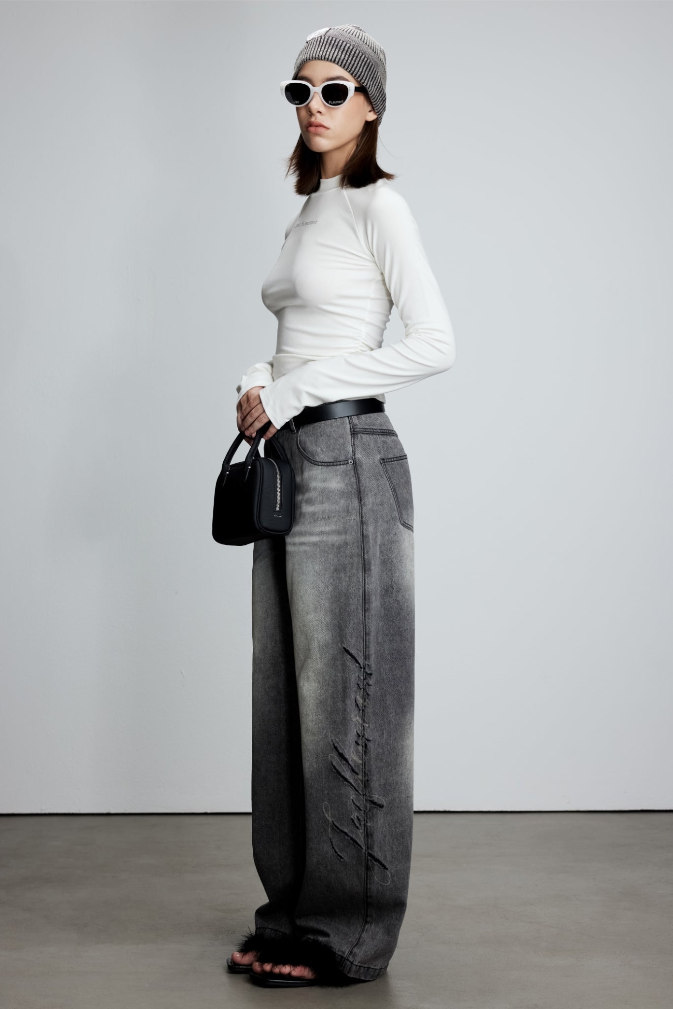 Burnout Text Jeans